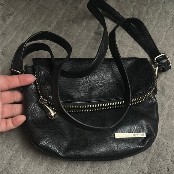 Kenneth Cole Reaction  Black Leather Crossbody Bag - Picture 1 of 12